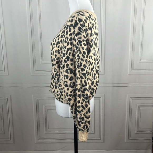 Fuzzy leopard print sweater - Picture 6 of 11